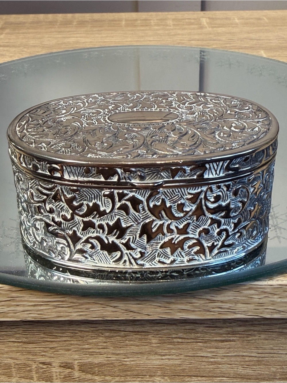 VINTAGE VICTORIAN STYLE SILVER PLATED REPOUSSE JEWELRY CASKET LINED RED 3.5”